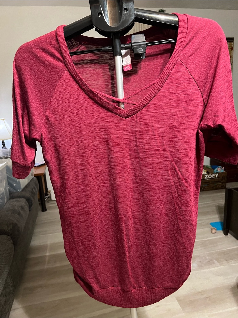 No Boundaries Women's V-Neck Short Sleeve Top - Raspberry Pink